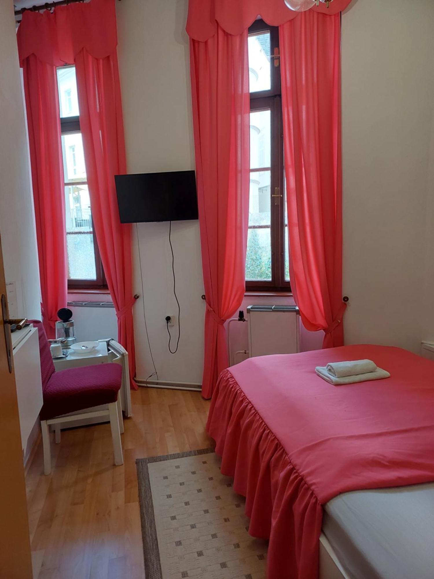 Hotel Asila Karlovy Vary Kültér fotó